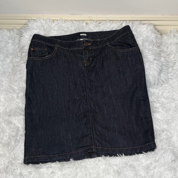 NWT- Old Navy Maternity Shirt - Picture 4 of 8